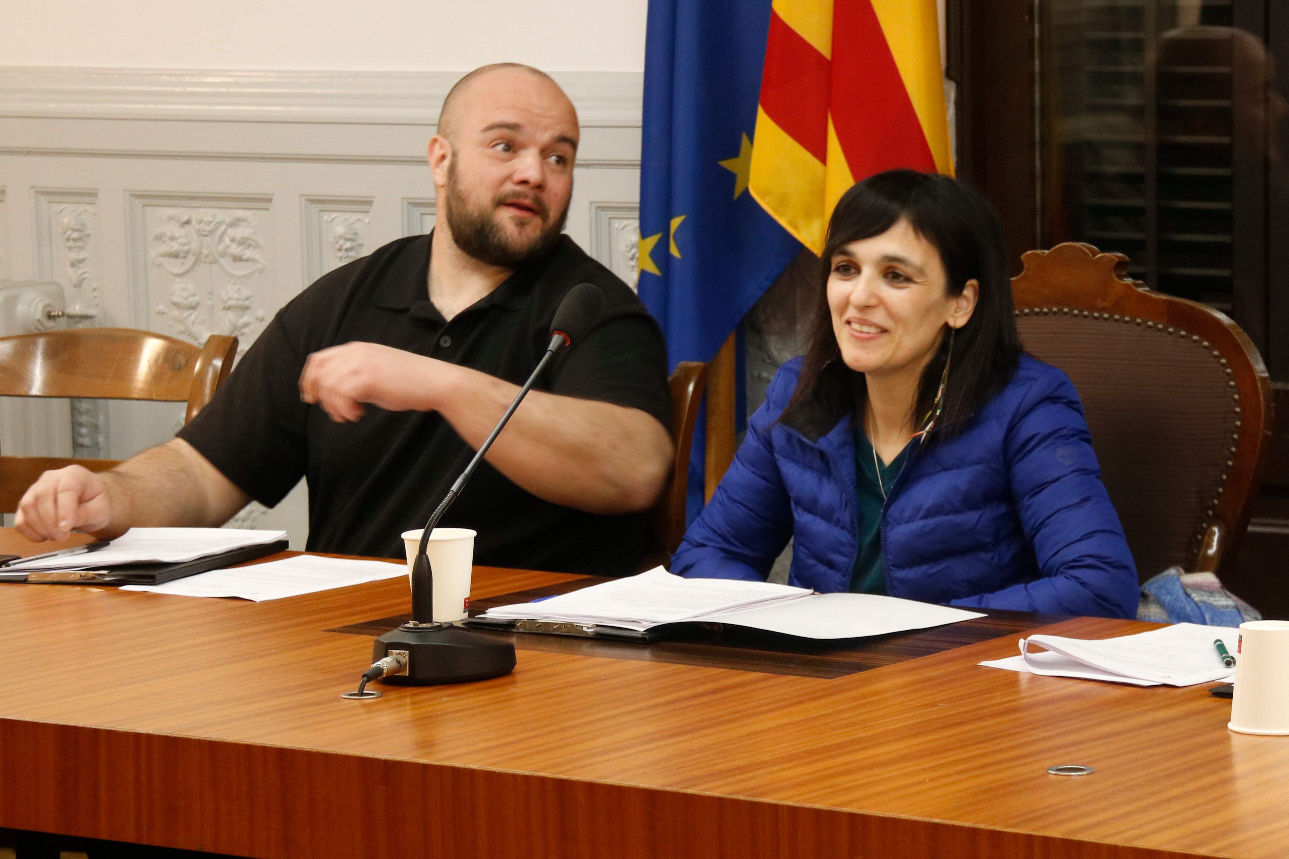 Sílvia Orriols pot prohibir el vel islàmic a les escoles públiques i els equipaments municipals?