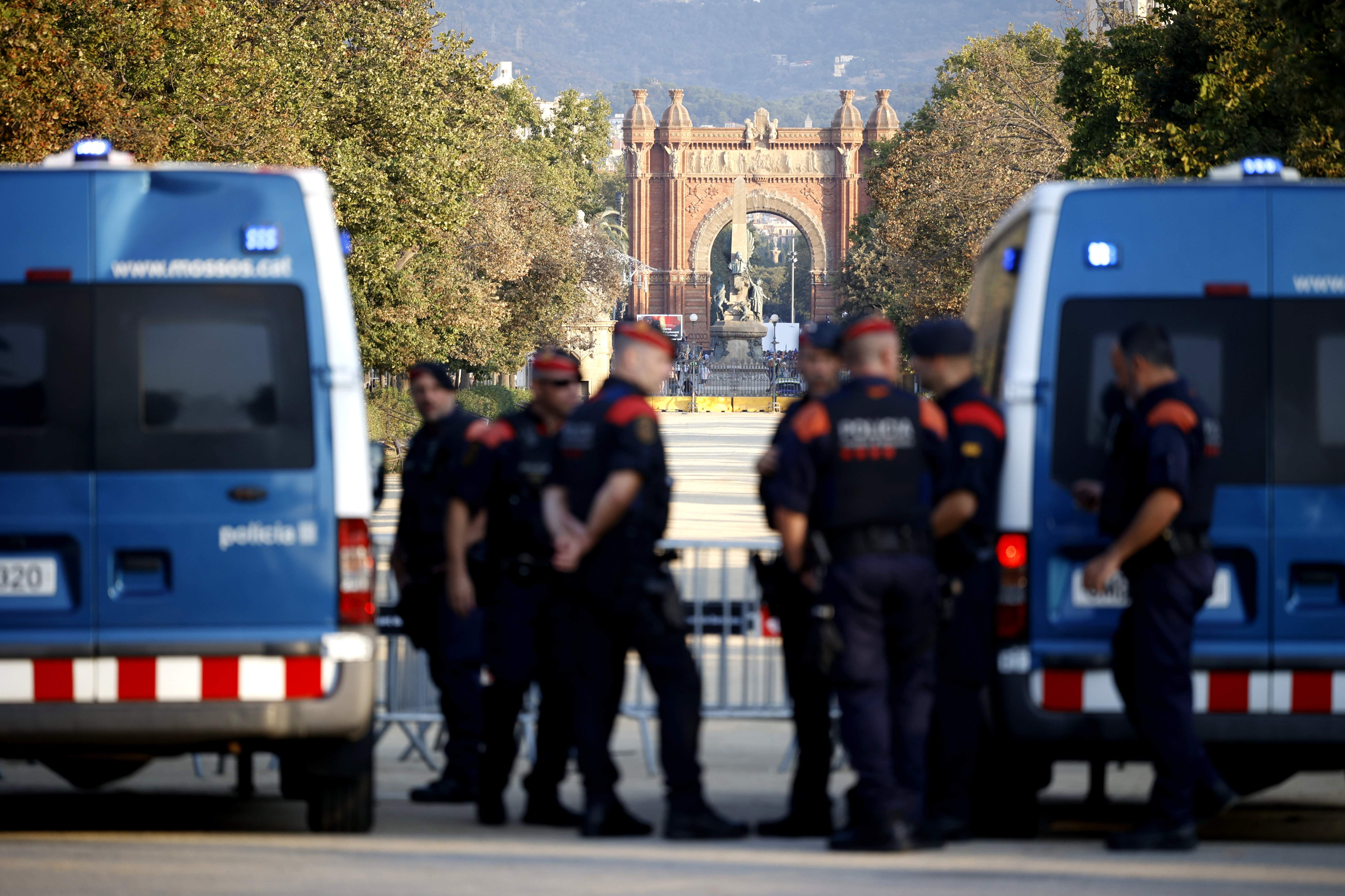 Denunciada por hurto una escolta del president de la Generalitat pillada robando en una tienda de ropa