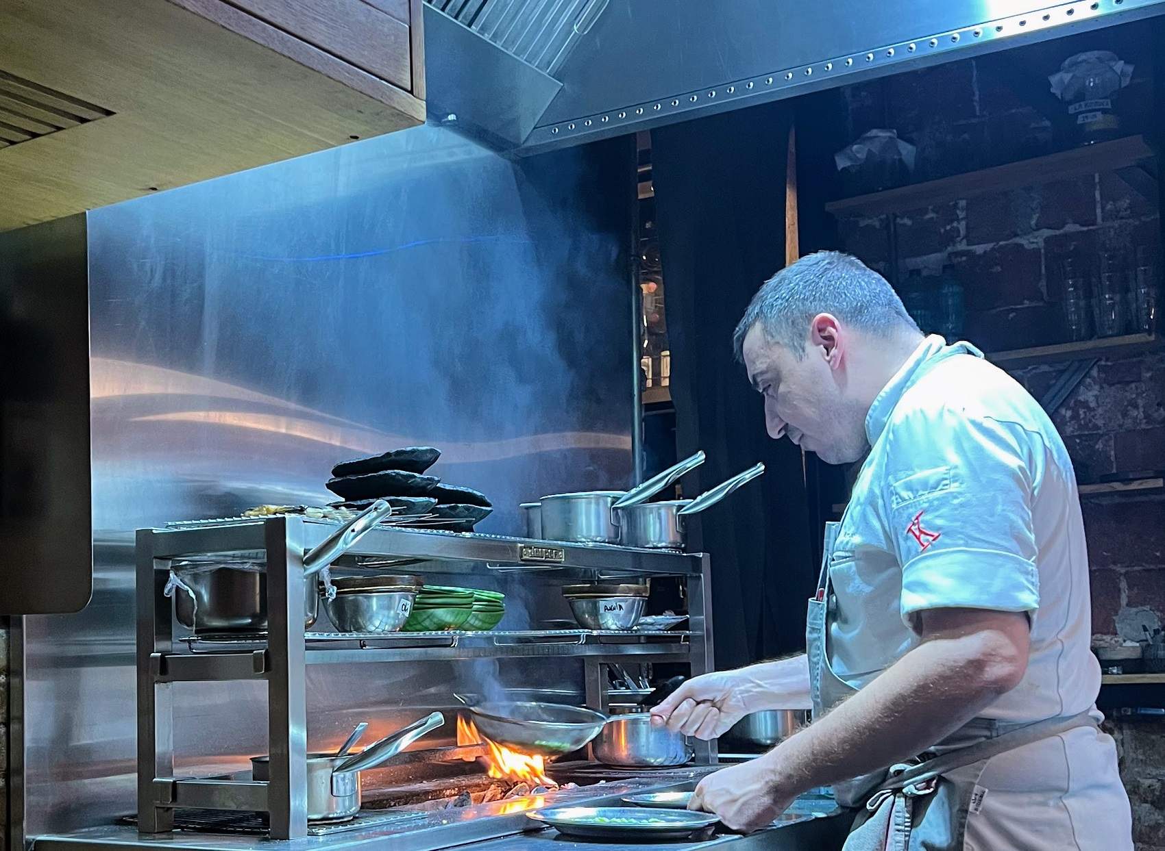 El restaurante singular y minúsculo en los pórticos de La Boqueria con raíces catalanas