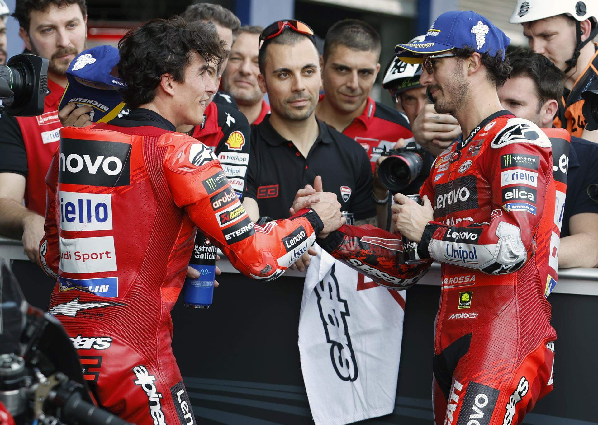 Marc Márquez defiende el catalán e invita a Pecco Bagnaia a aprenderlo: "Un poco"