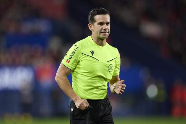 Quintero González arbitrando un partido de LaLiga EA Sports / Foto: Europa Press