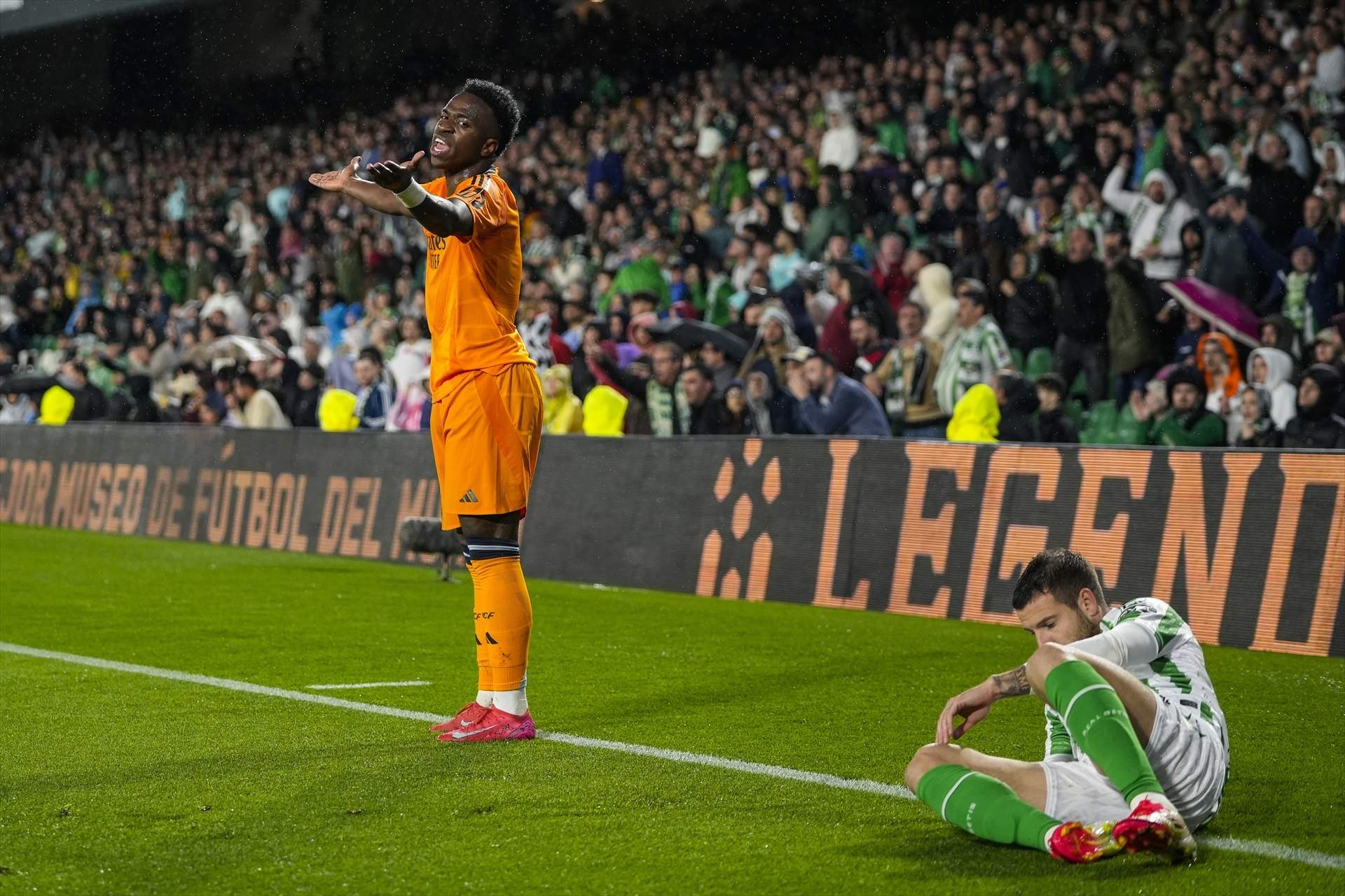 Vinícius, provoca durant el Betis - Reial Madrid / Foto: Europa Press