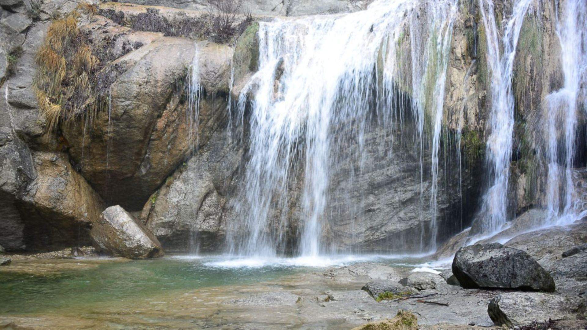 La bonica excursió fins a un sorprenent salt d'aigua amagat entre fagedes a Catalunya