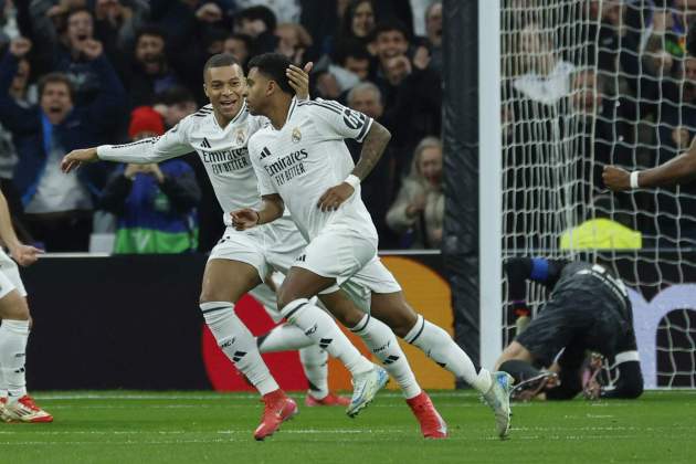 Rdrygo i Mbappé celebren el primer gol del Reial Madrid contra l'Atlètic / Foto: EFE