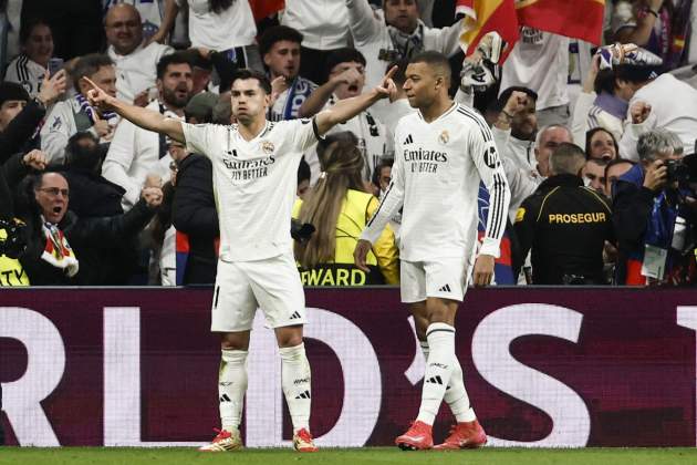 Brahim Díaz i Mbappé celebren el segon gol del Reial Madrid contra l'Atlètic / Foto: EFE