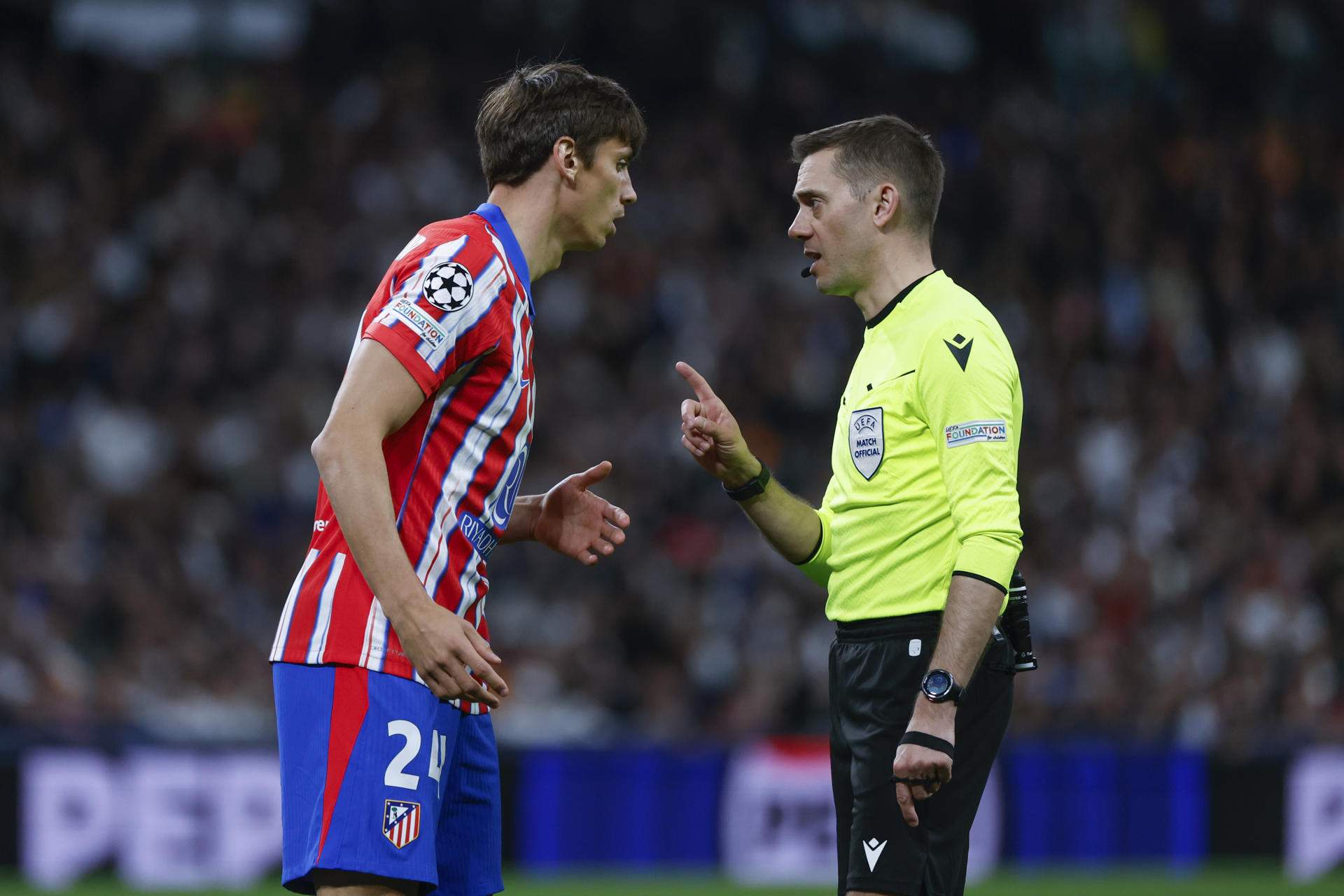 Las dos jugadas polémicas del derbi madrileño que han pasado desapercibidas: el Atlético, indignado