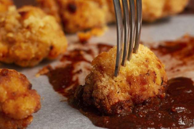 Nuggets con salsa / Foto: Freepik