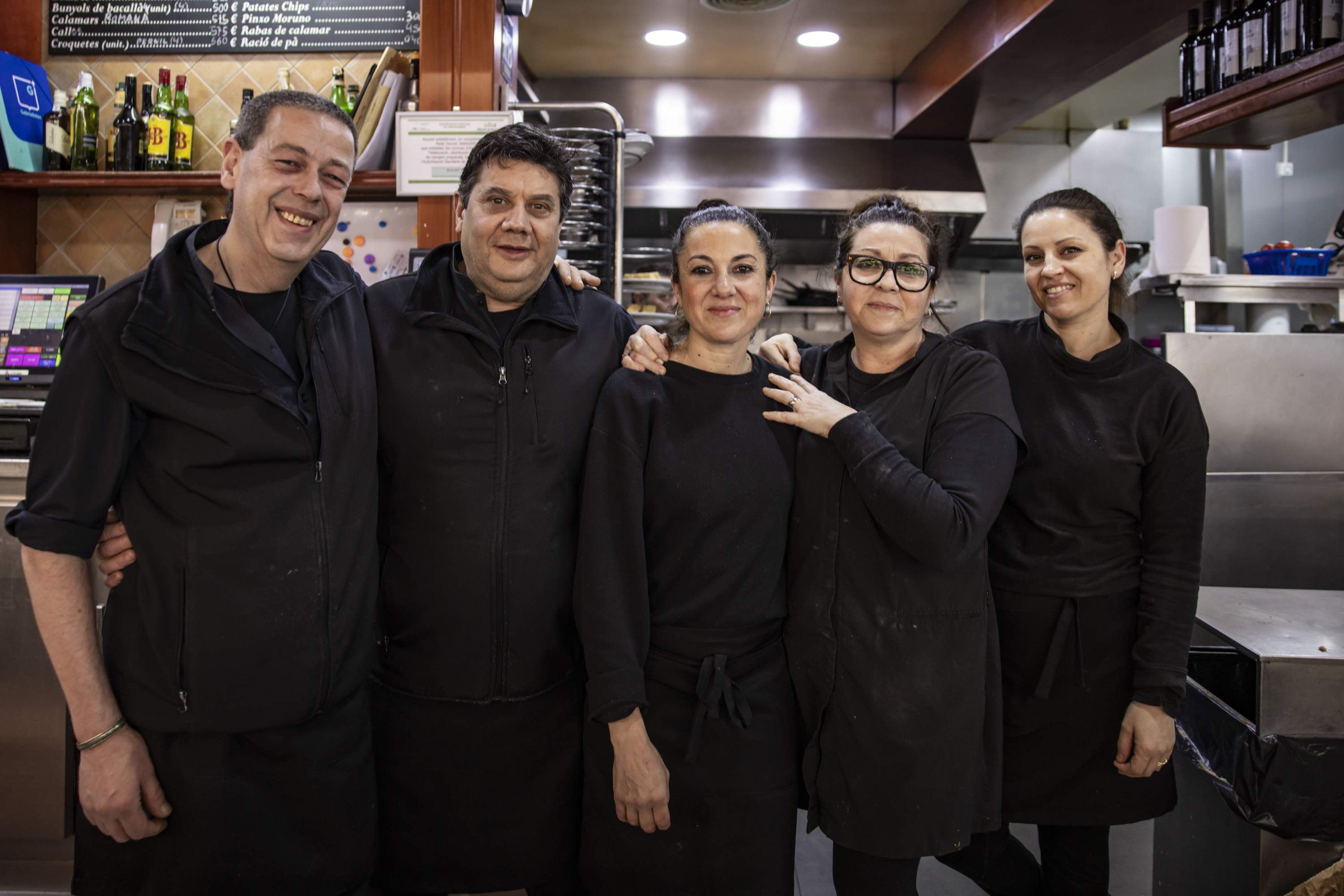 El bar de mercat que és l'alegria de viure pels seus esmorzars de forquilla i el seu menú