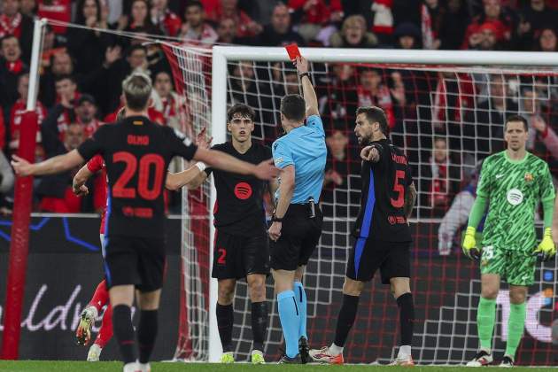 Benfica Barça expulsió Cubarsí EFE