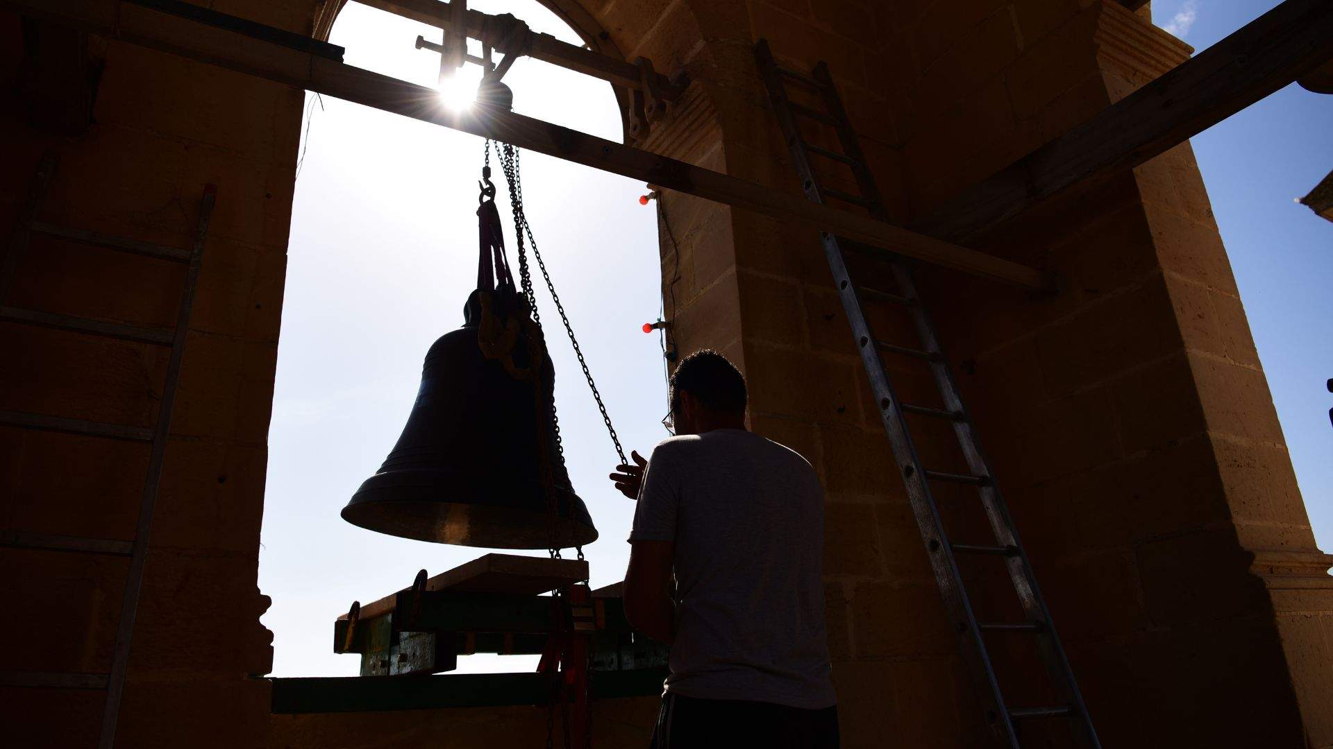 La veu de Déu i el murmuri de la temptació: la batalla interior de 'La campana'