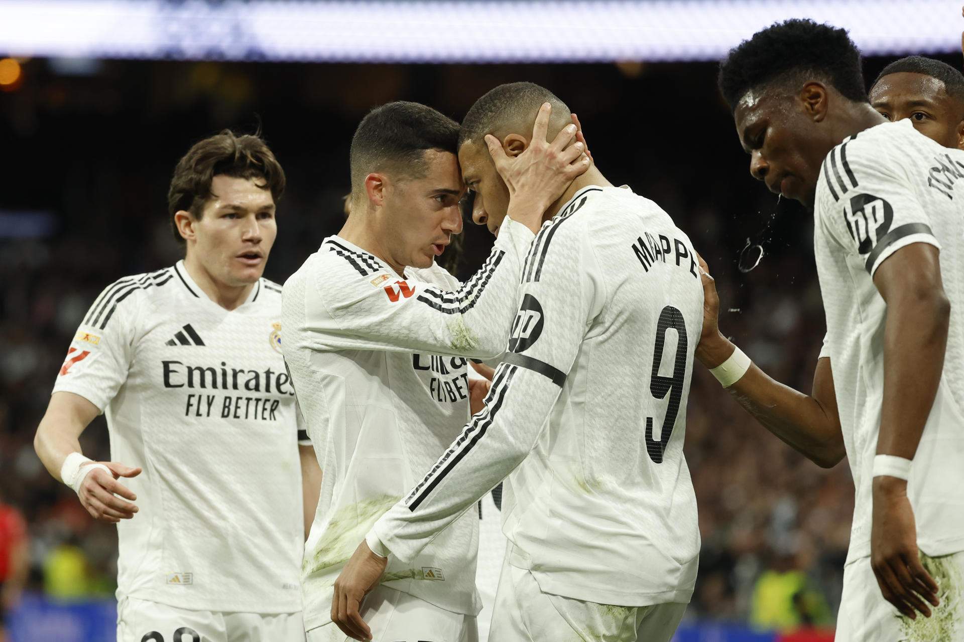 Un Real Madrid bipolar agota la energía del Rayo Vallecano (2-1) y añade presión a la Liga