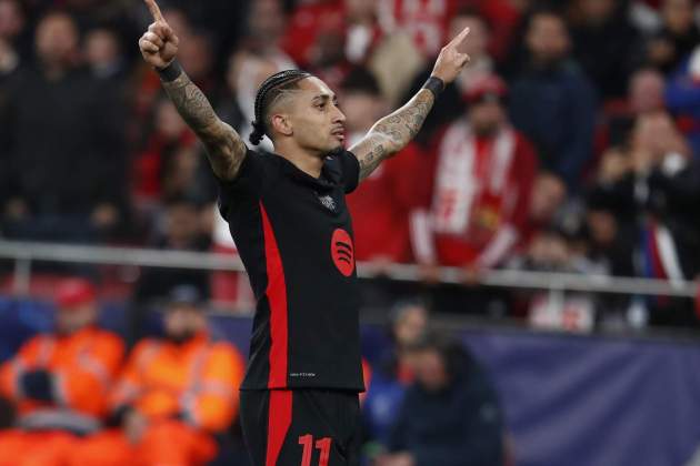 Raphinha celebrando su gol en el Benfica - Barça / Foto: Europa Press