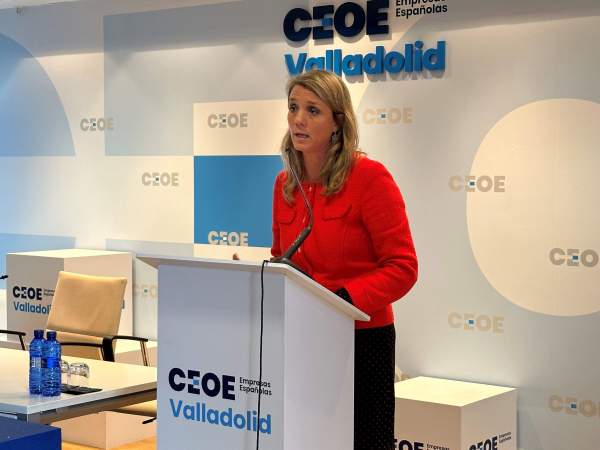 EuropaPress 4819327 ceoe valladolid reelige angela miguel presidenta aclamacion