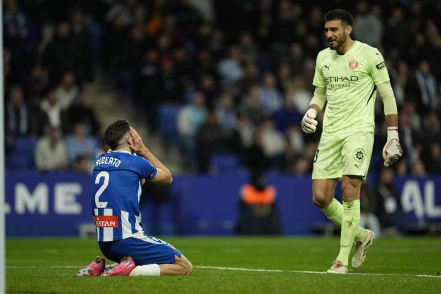 Gazzaniga parada Roberto Fernández Espanyol Girona / Foto: EFE