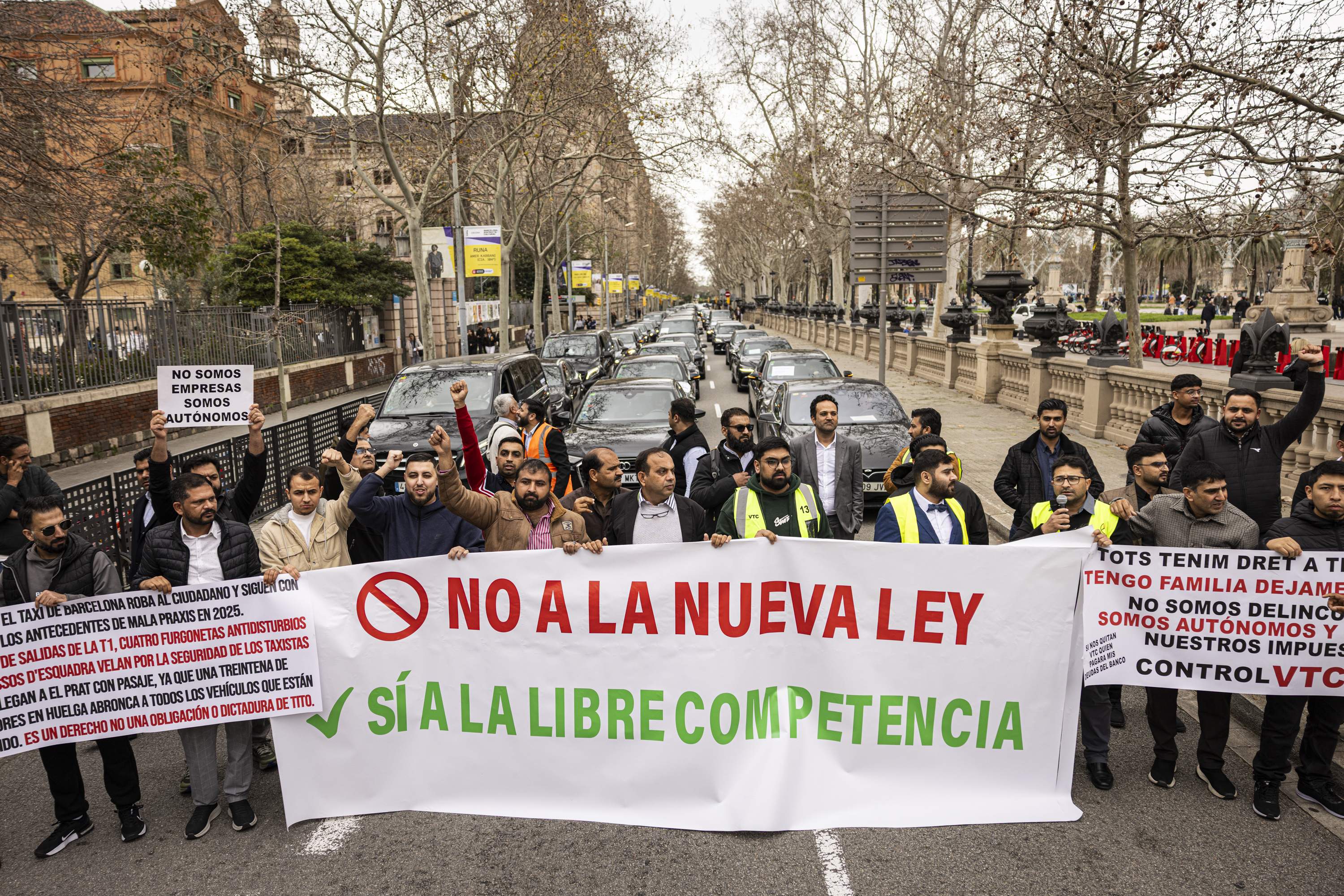 El sector de las VTC sale a la calle para evitar una ley "que solo beneficie a los taxis"