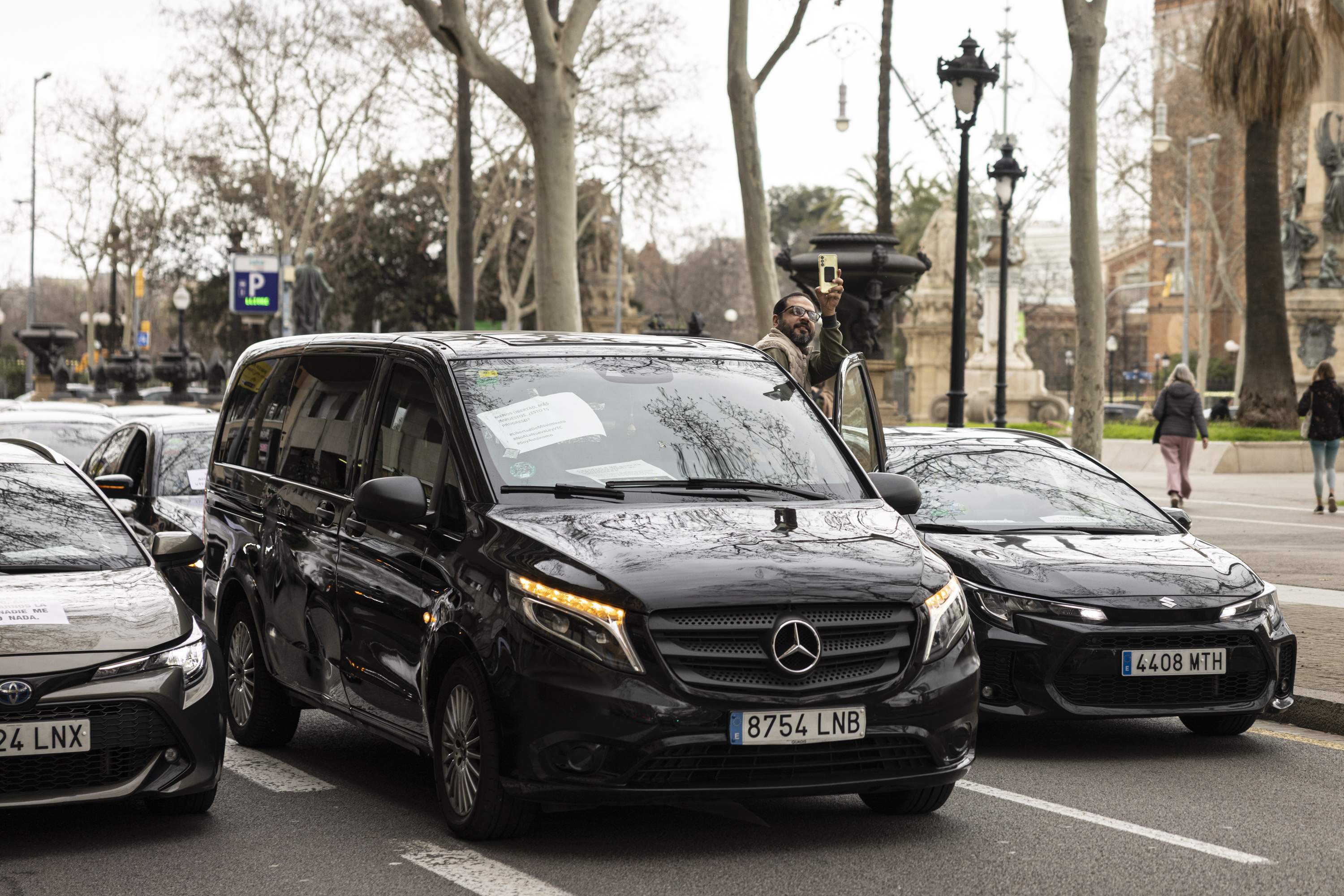 Les VTC acusen Élite Taxi d’actuar “per sobre de la llei” a l’aeroport del Prat