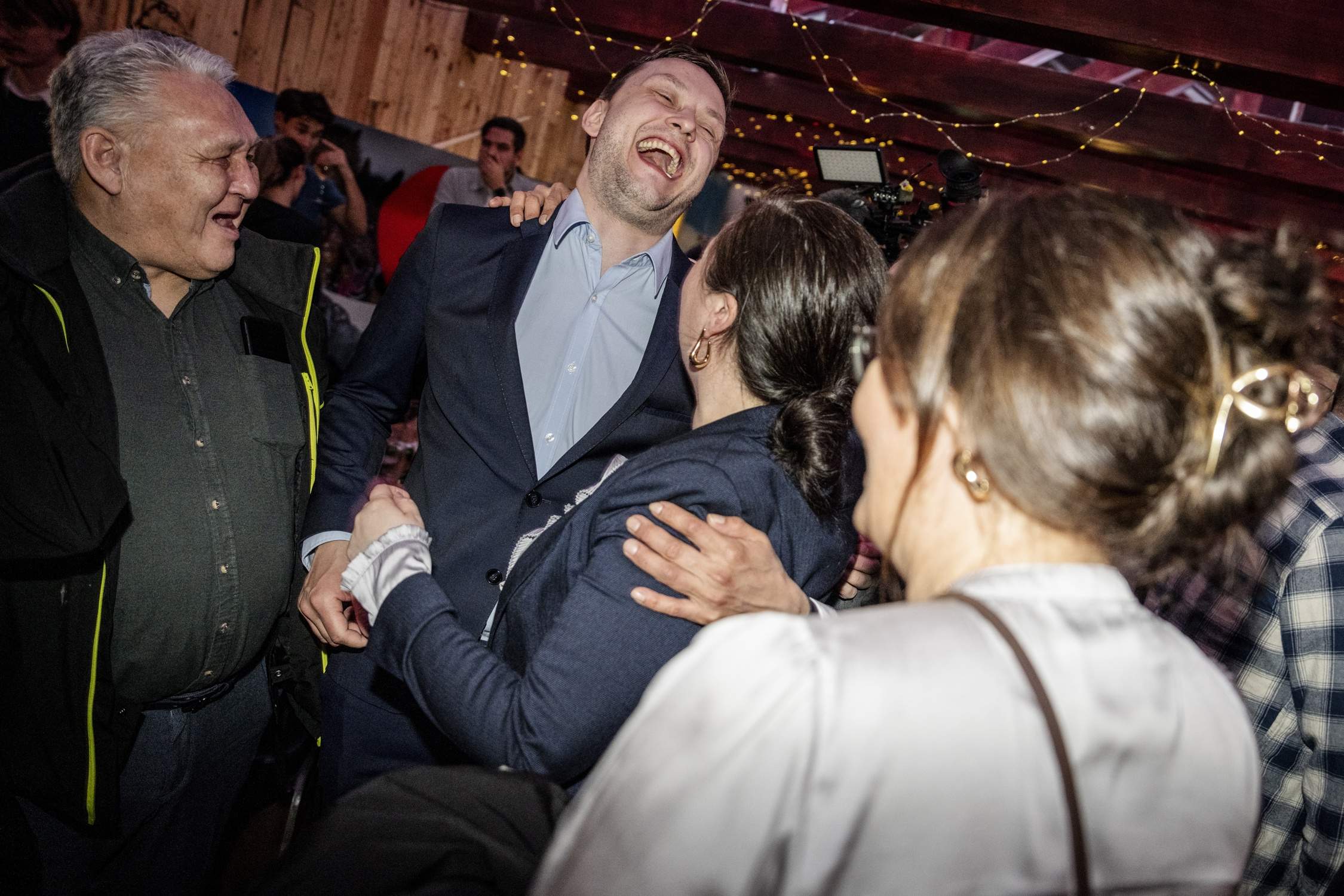 ¿Quién es Jens-Frederik Nielsen, el exjugador de bádminton que ha ganado las elecciones de Groenlandia?