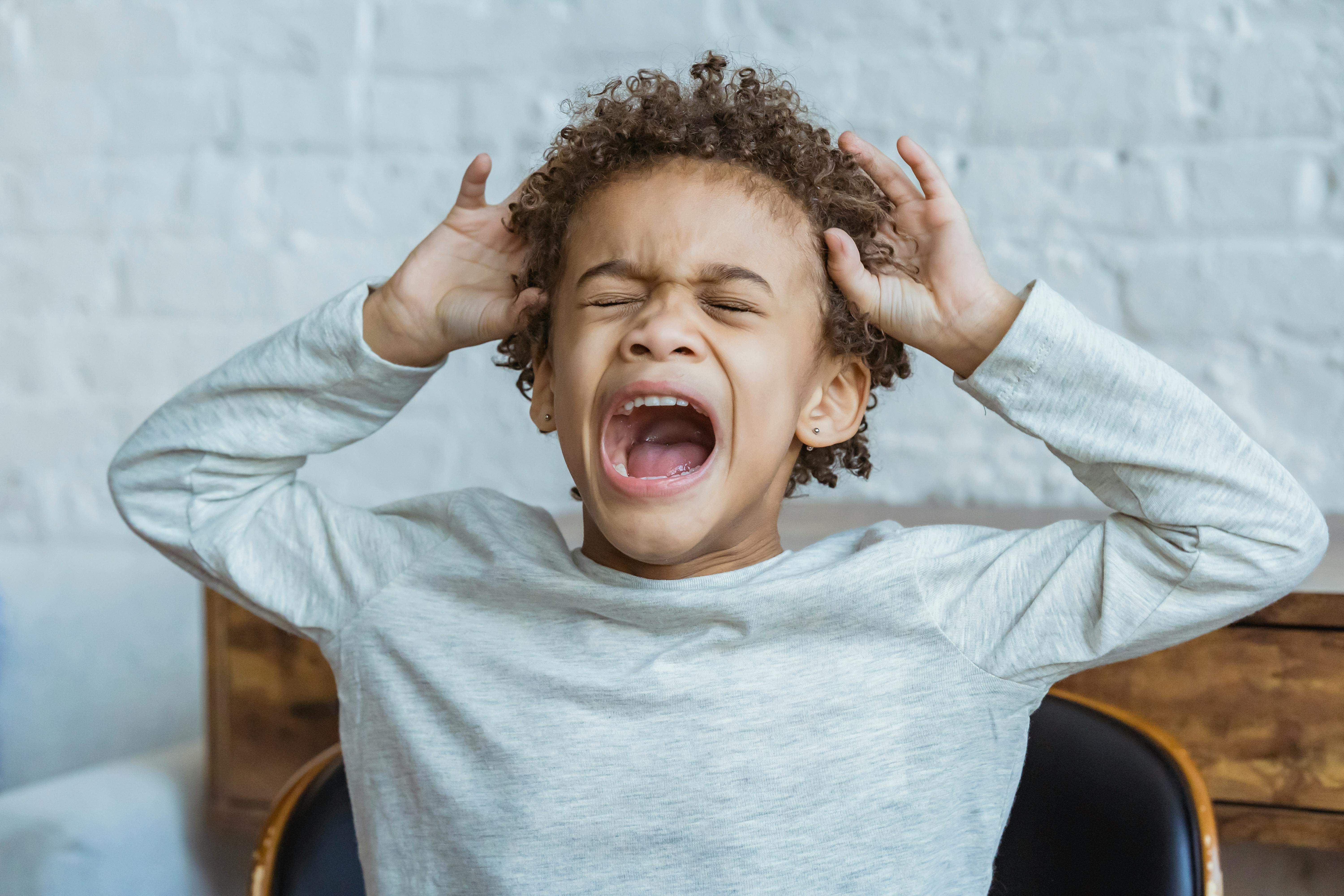 ¿Tu hijo se levanta gritando y agitado por las noches? Puede que tenga terrores nocturnos