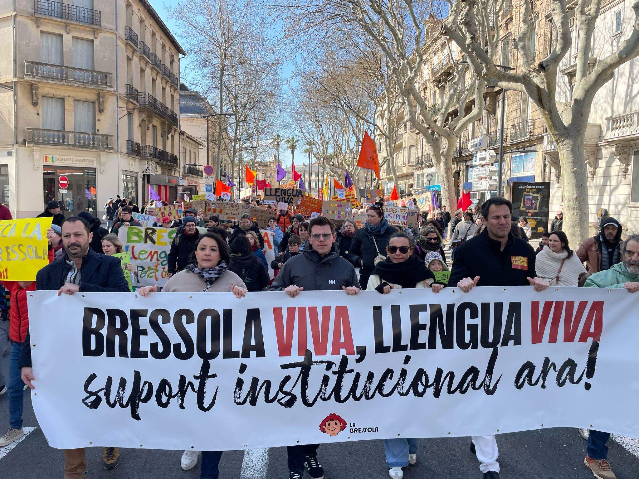 La Bressola desborda las calles de Perpinyà para reclamar apoyo económico de las instituciones