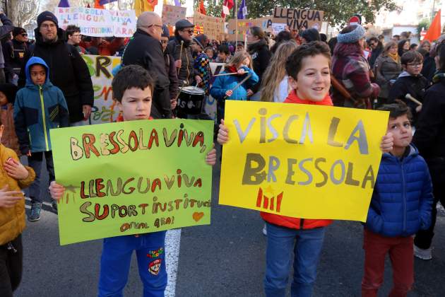 nens la bressola manifestació perpinya acn