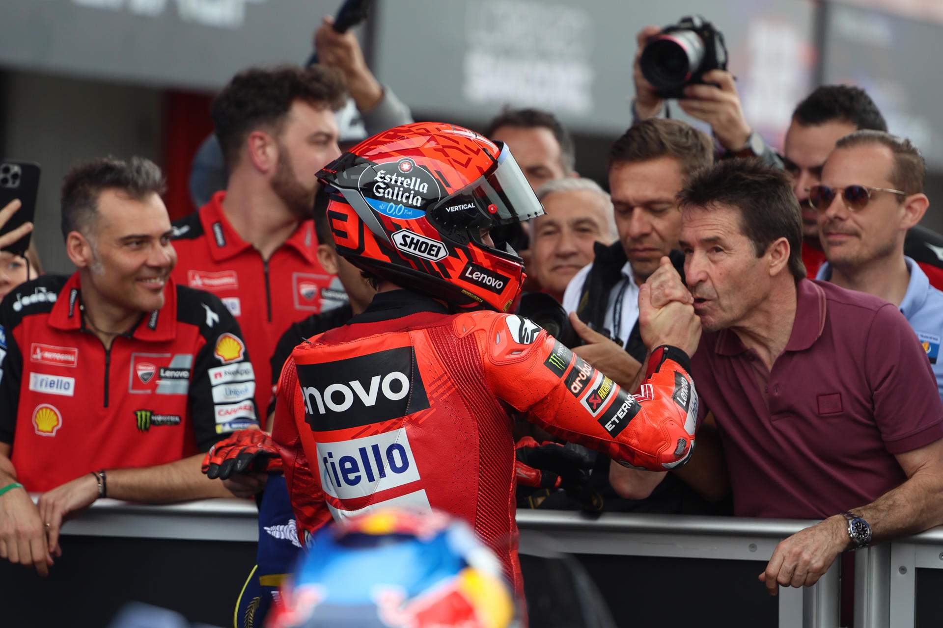 Marc Márquez marca territorio con Àlex Márquez y gana la sprint de Argentina