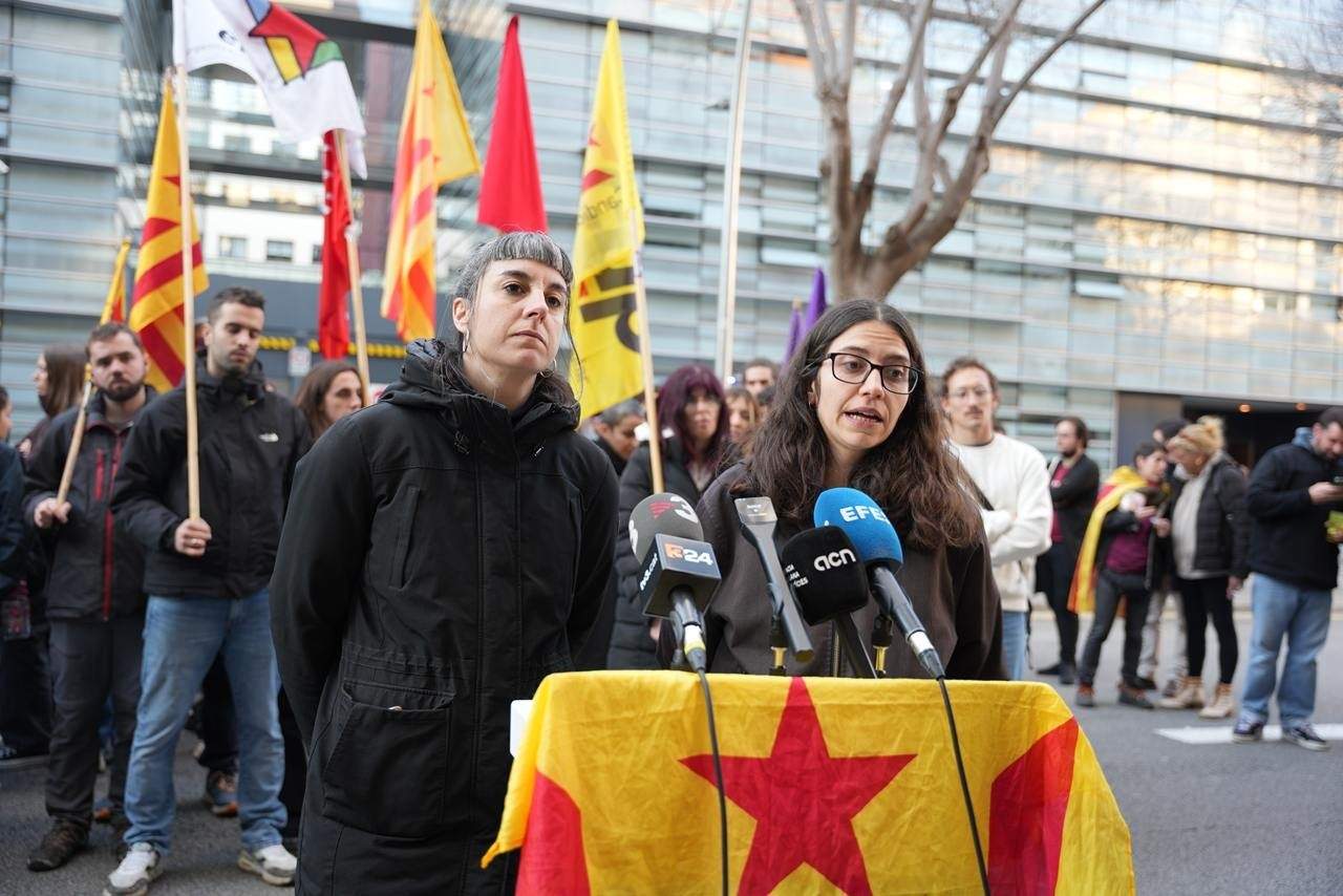 Detenidos tres militantes de la izquierda independentista por protestar contra Aliança Catalana