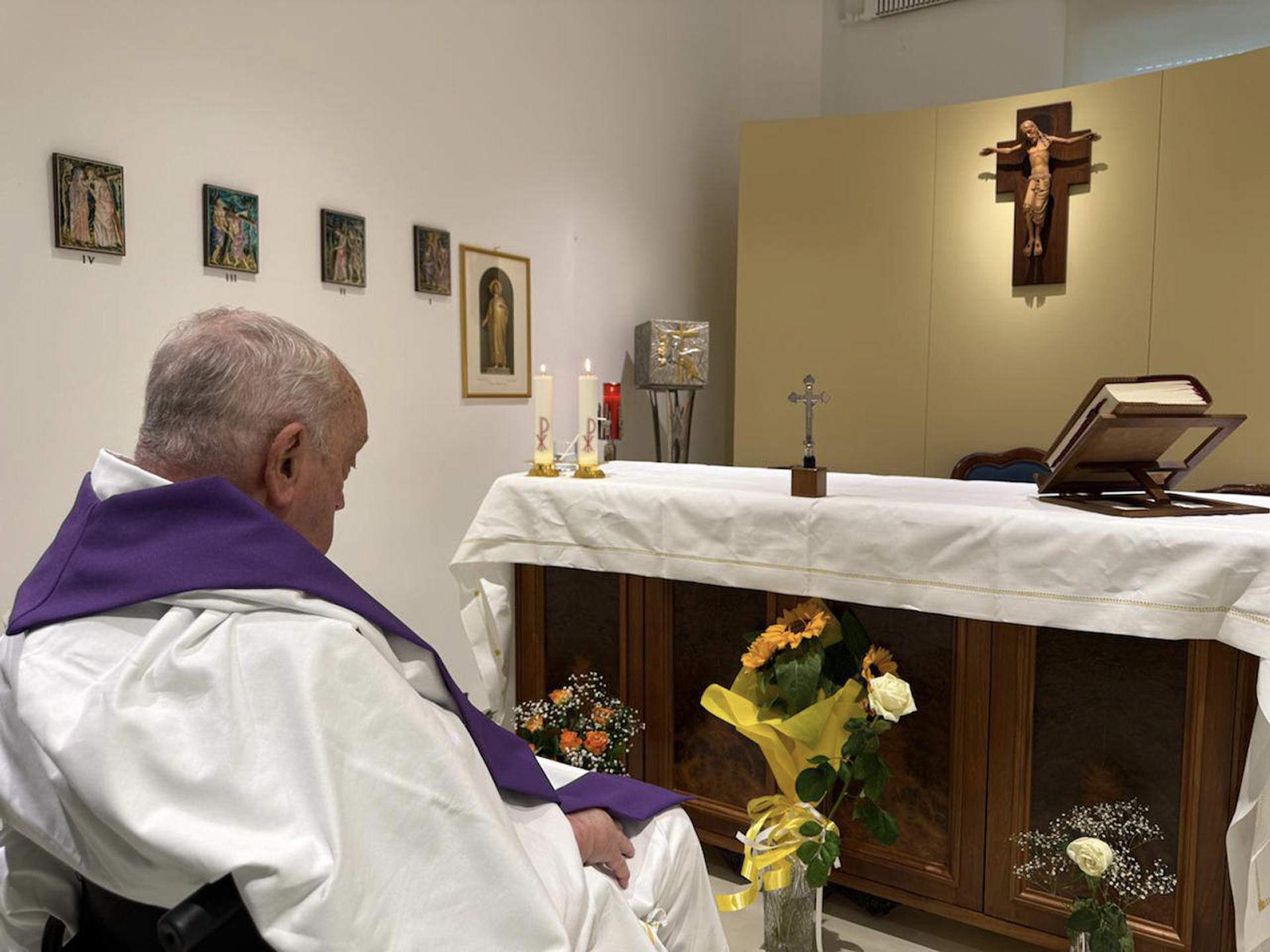 El Vaticà difon la primera foto del papa Francesc des de la seva hospitalització