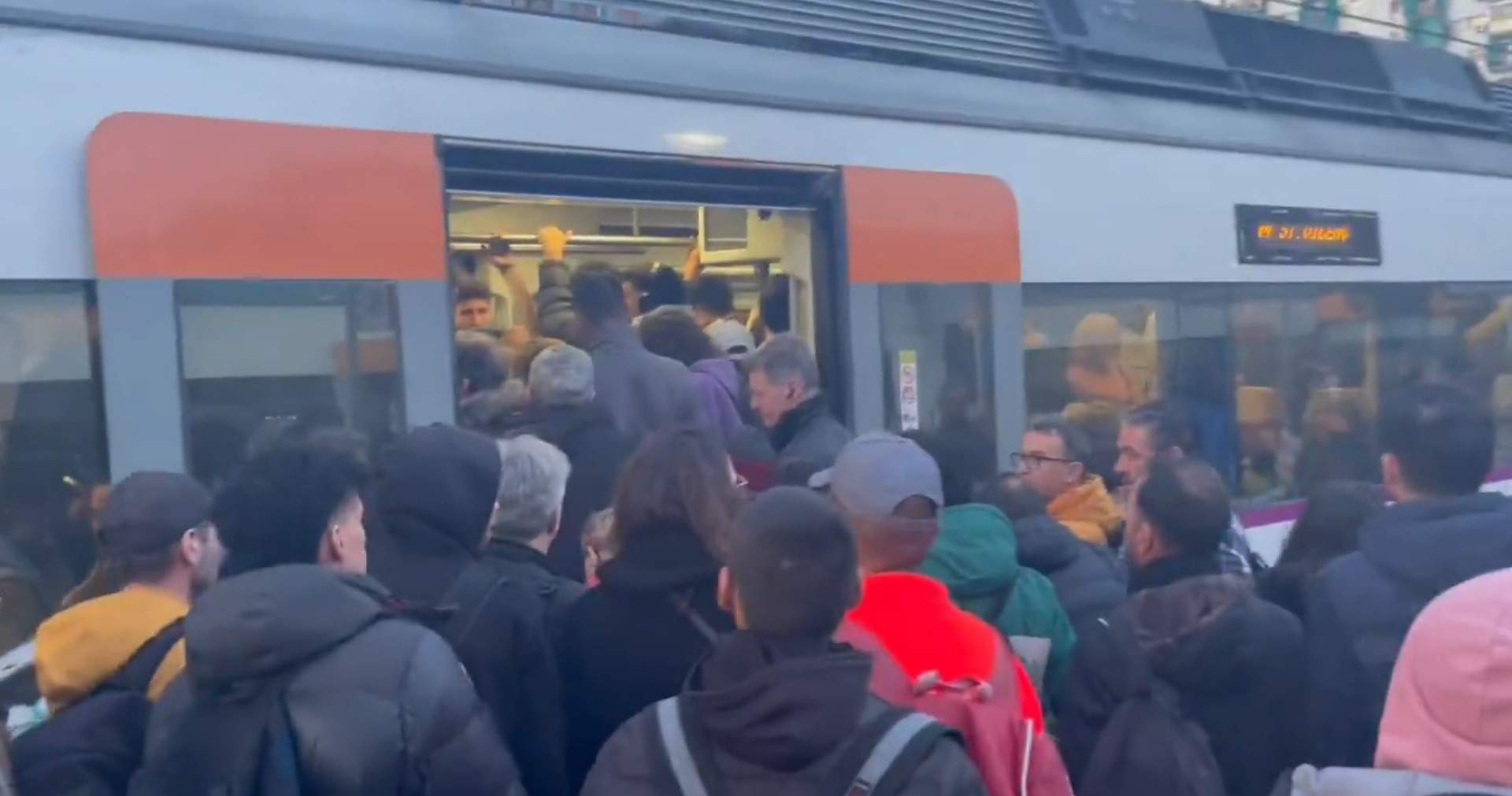 Usuaris de Rodalies denuncien la desaparició dels seus trens: dilluns d'absolut desgavell