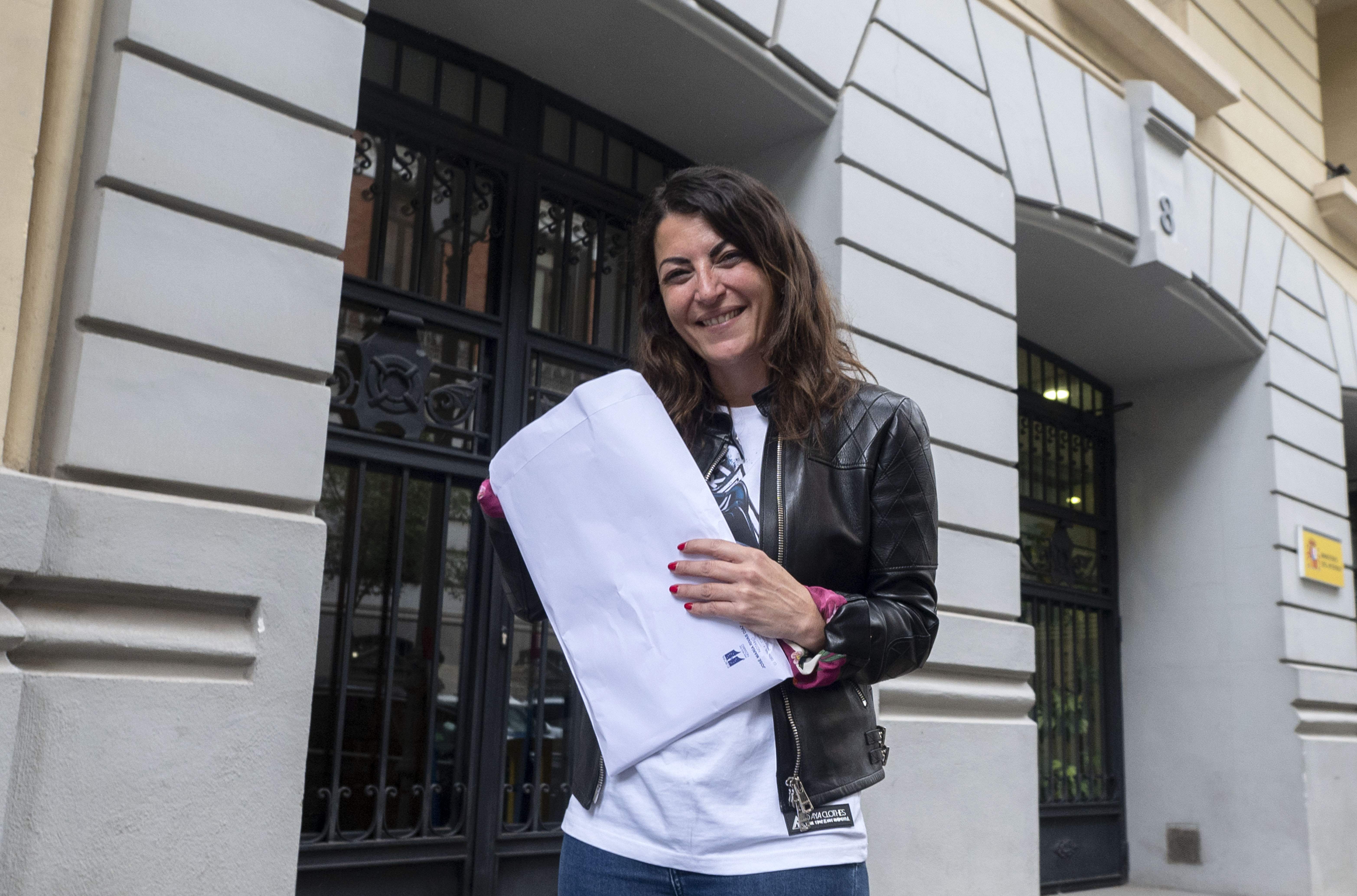 Escarni a Macarena Olona a la Universitat de Granada: acaba pels aires