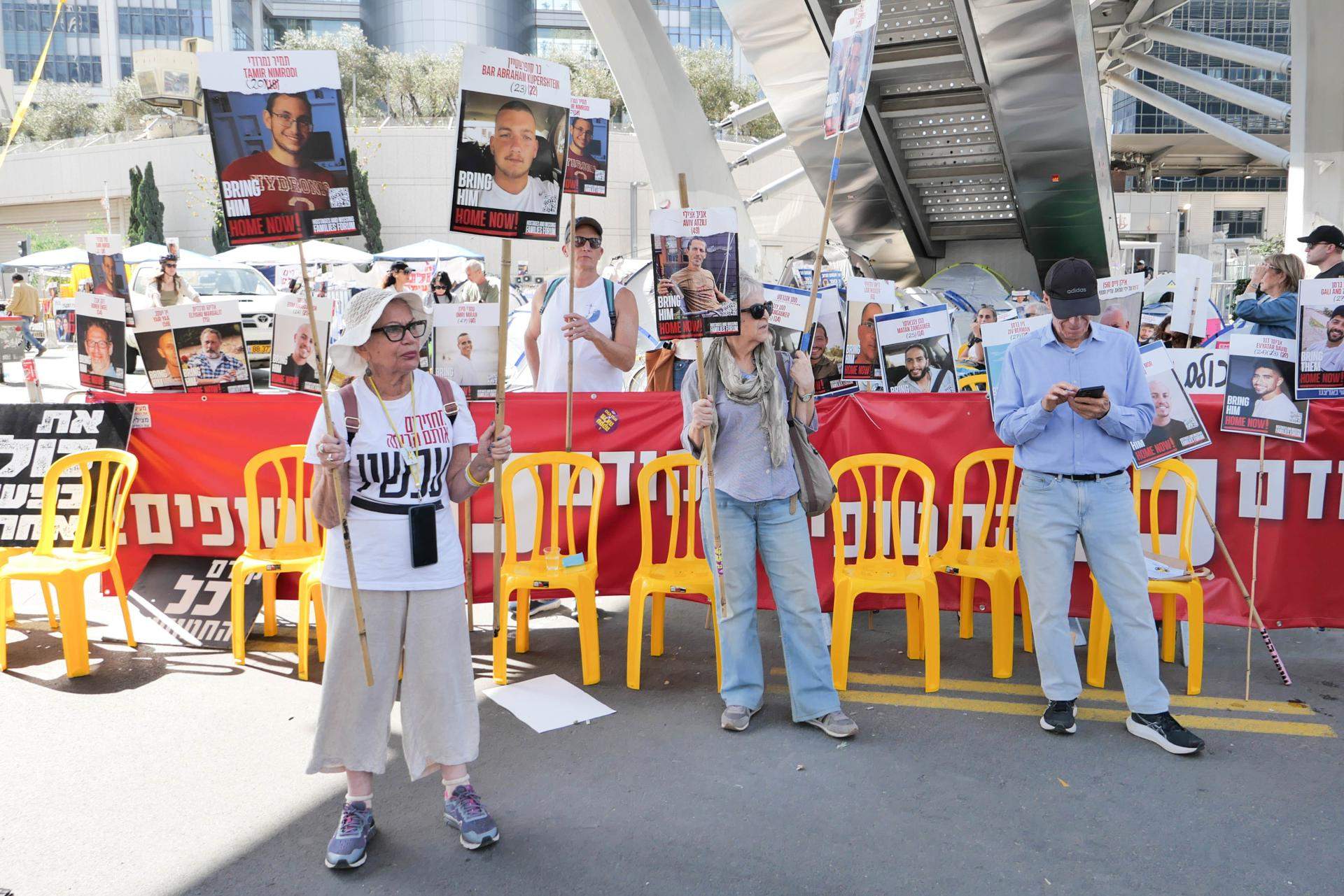 Les famílies dels ostatges se senten "decebudes" amb el trencament de la treva a Gaza