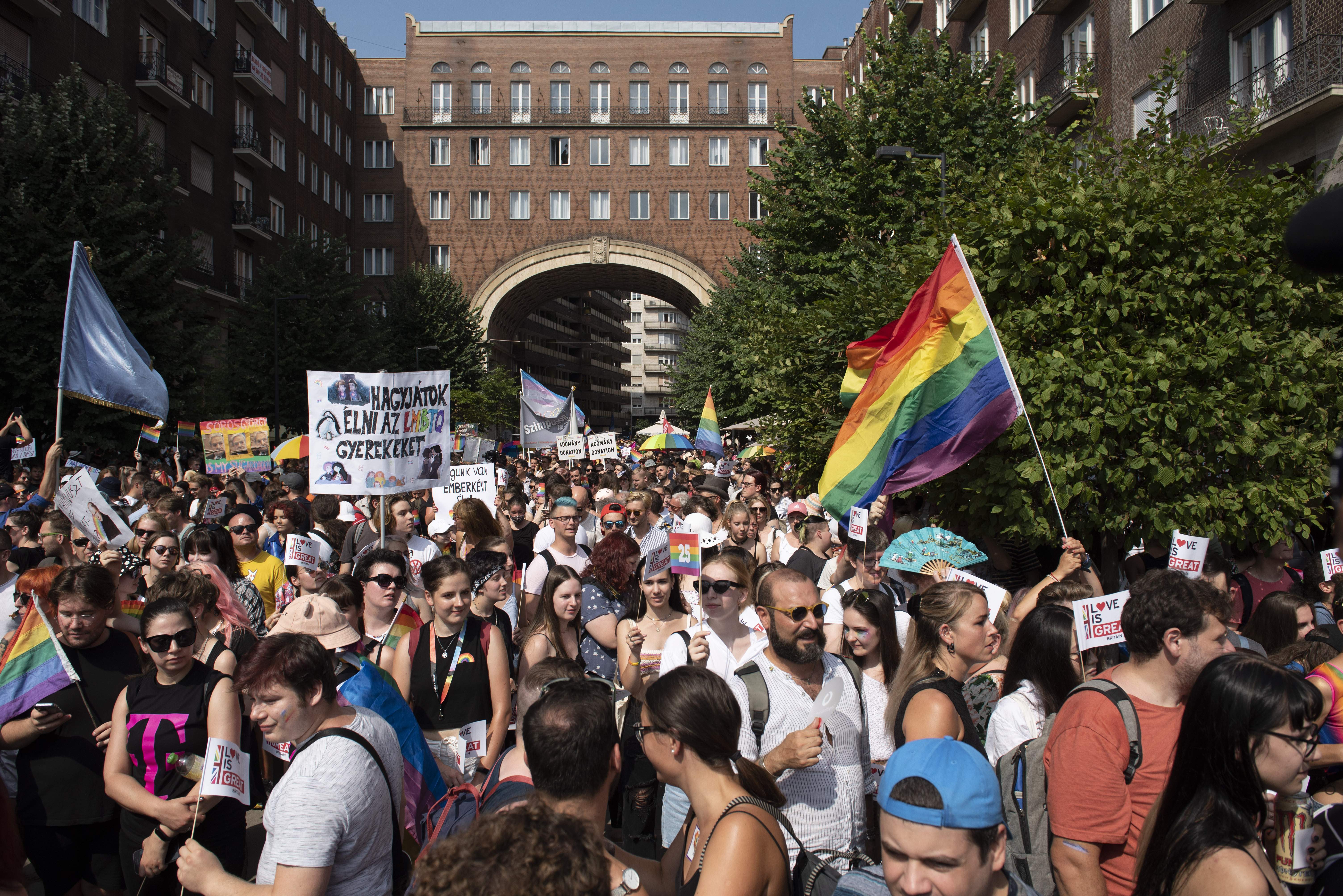 Orbán y la cruzada contra el colectivo LGTBI+: Hungría prohíbe por ley la marcha del Orgullo