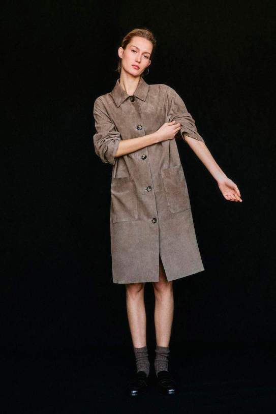 Gabardina trench piel ante1