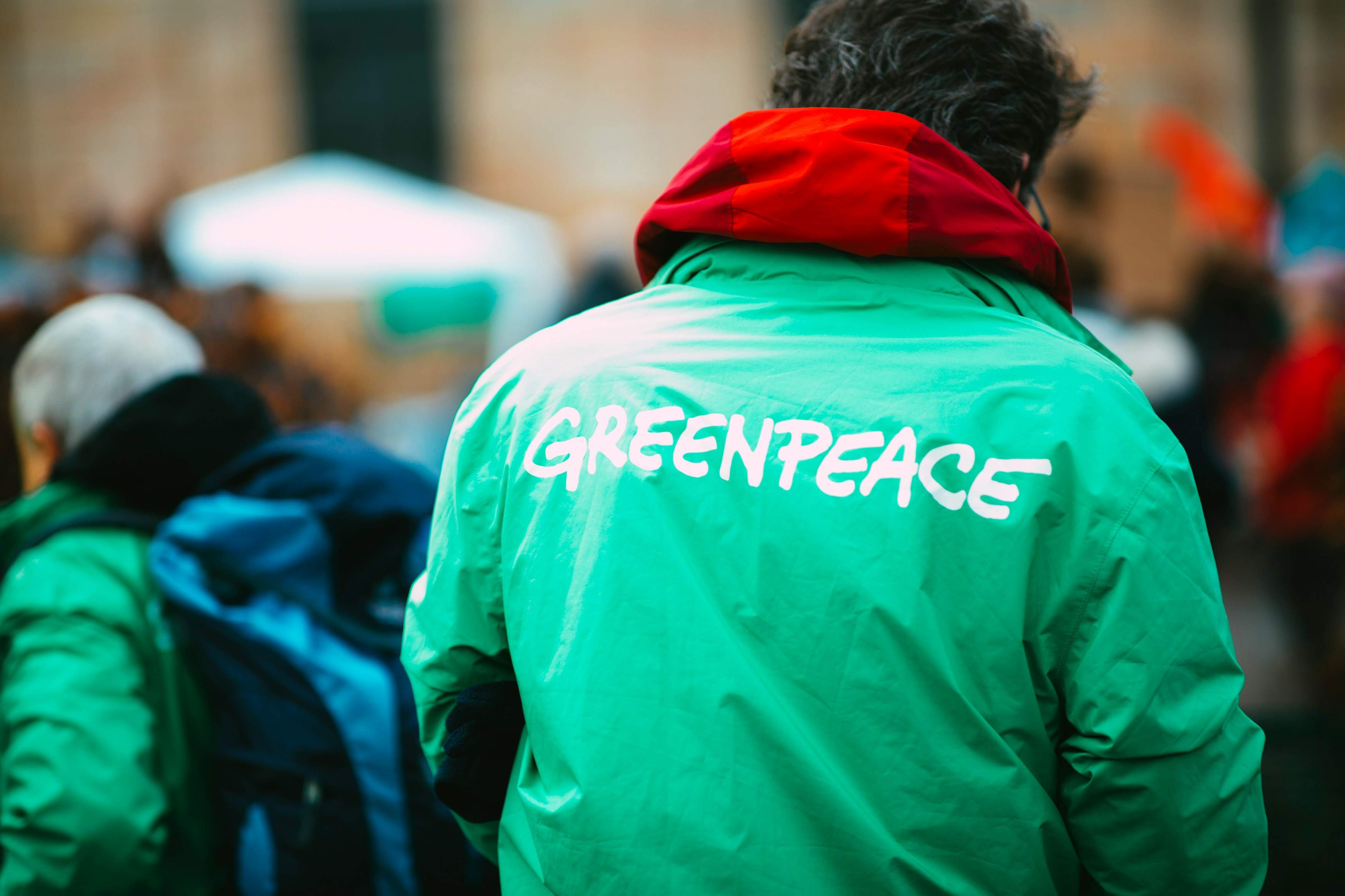 Estocada mortal a Greenpeace: condenados a pagar 660 millones de dólares por protestar contra un oleoducto