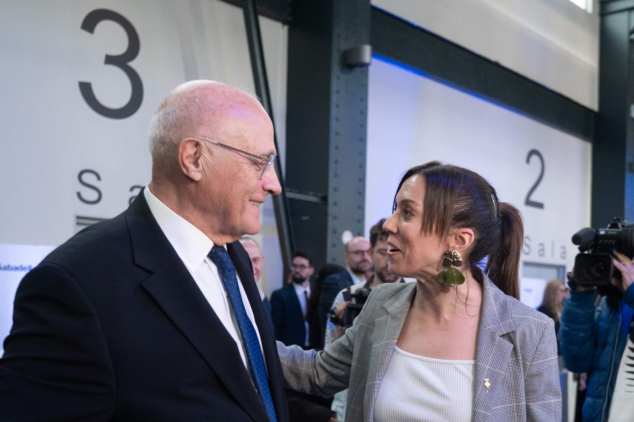 El presidente de Banc Sabadell y la alcaldesa de Sabadell. EP