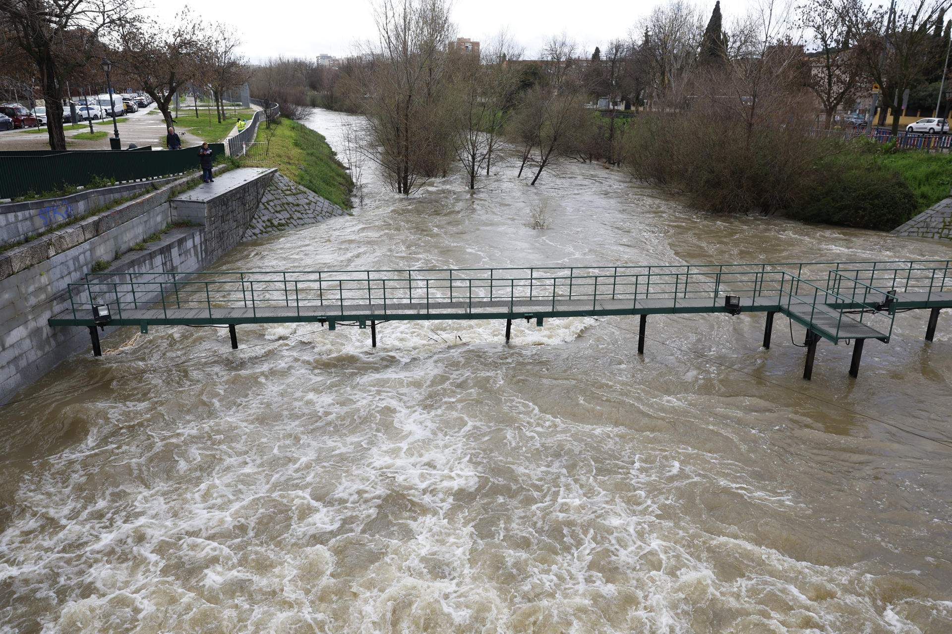 Alerta pel temporal de pluja a Madrid: risc de desbordament del riu Manzanares