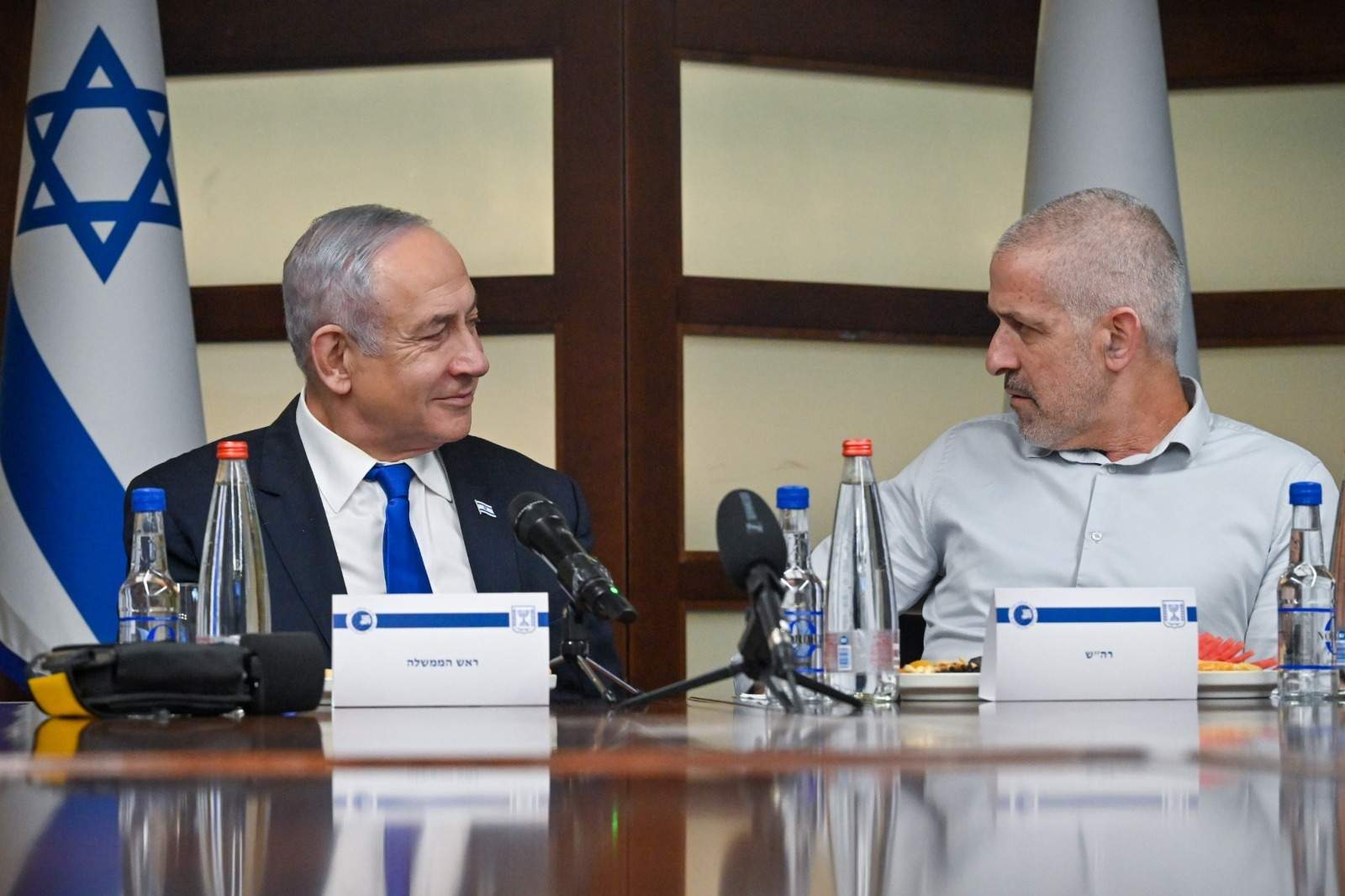 Benjamin Netanyahu conversa amb Ronen Bar (Europa Press)