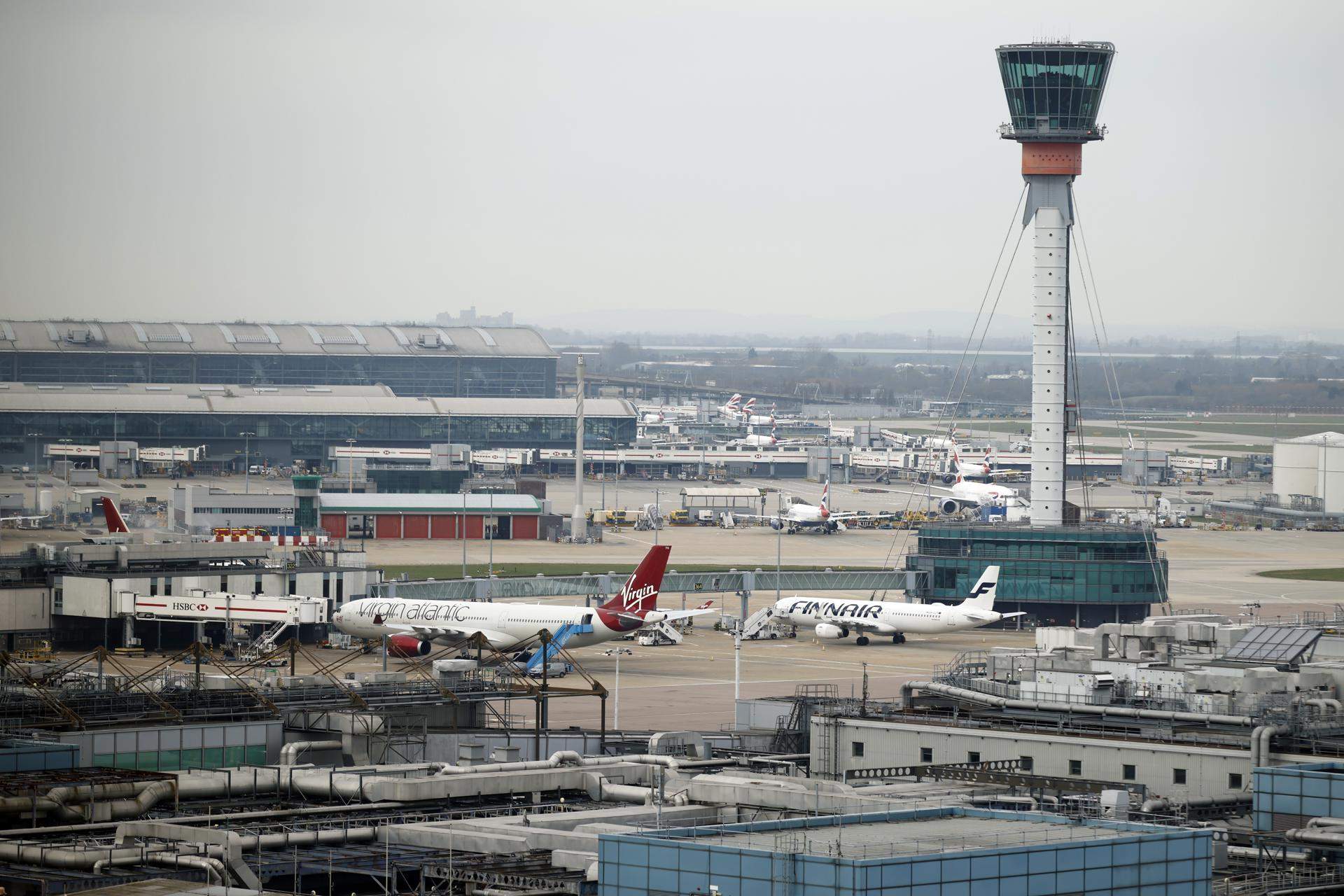 La Policia antiterrorista assumeix la investigació de l'incendi a l'aeroport de Heathrow