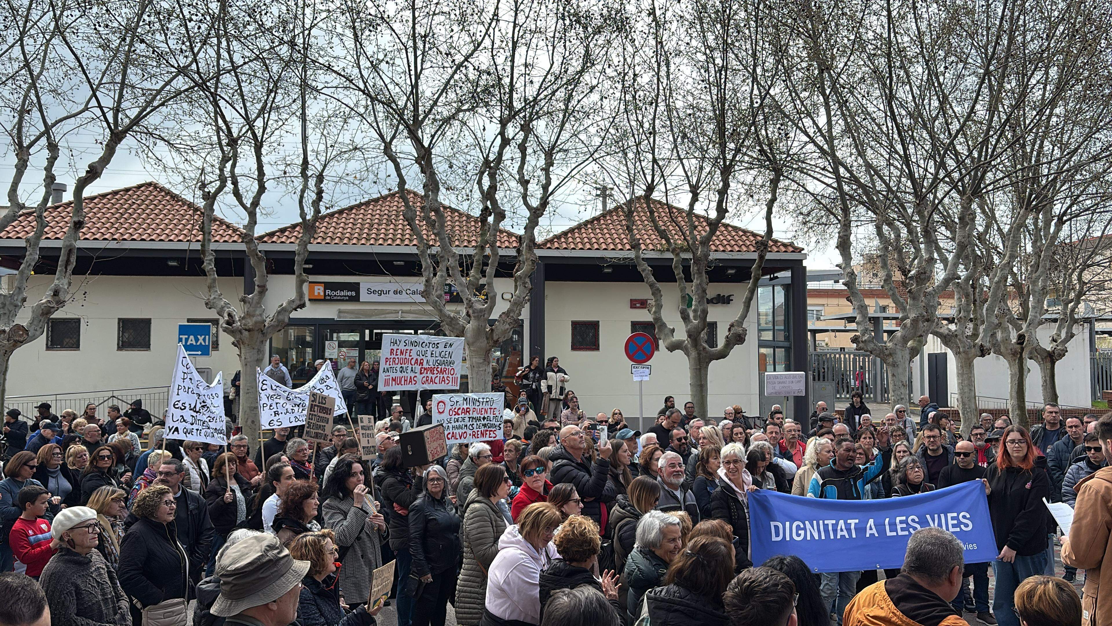 protestas alrededores Seguro de Calafell / Vicenç Pagès