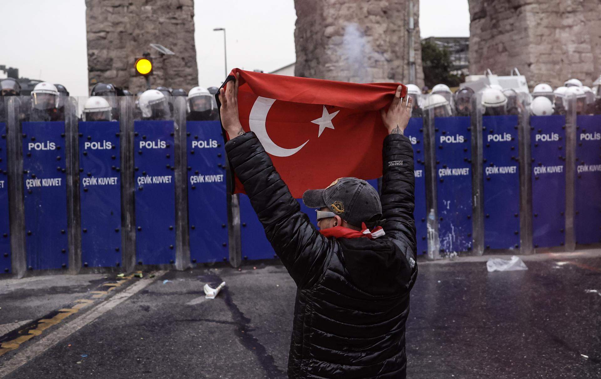 Què està passant a Turquia? Més de 1.000 detinguts en protestes i Erdoğan en el punt de mira