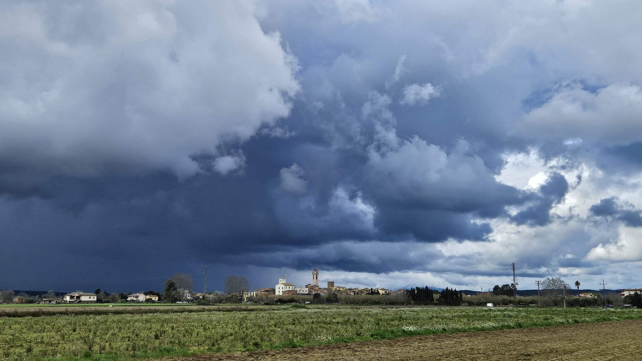 Aviso por intensidad de lluvia en Barcelona: último día de chaparrones extensos en Catalunya