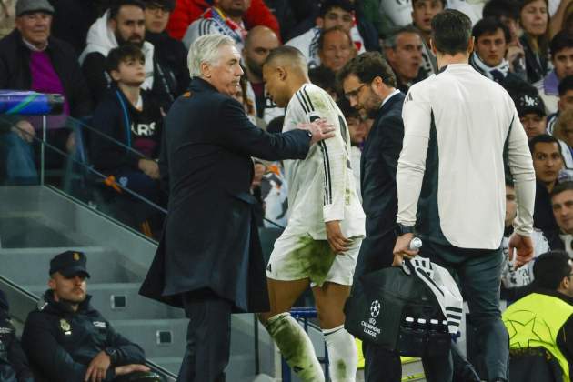 Mbappé lesionado / Foto: EFE Mbappé lesionado / Foto: EFE