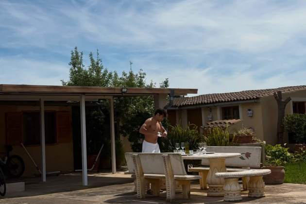 Joan Verdú preparando la mesa|tabla / Instagram Joan Verdú preparando la mesa|tabla / Instagram