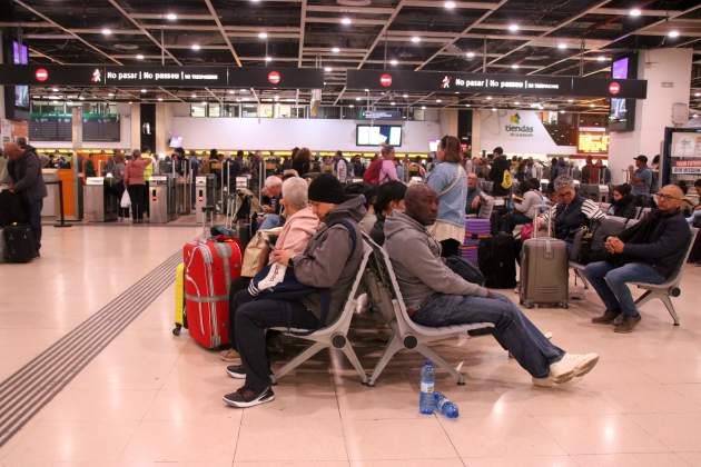 Estación de Sants el día siguiente de la apagón / Foto: Albert Henàndez (ACN) Estación de Sants el día siguiente de la apagón / Foto: Albert Henàndez (ACN)