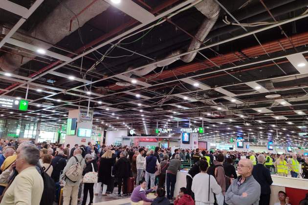 La estación de Sants el día siguiente de la apagón / Foto; Nura Portella La estación de Sants el día siguiente de la apagón / Foto; Nura Portella