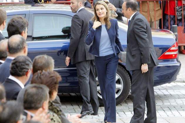 Letícia amb escortes Letícia amb escortes