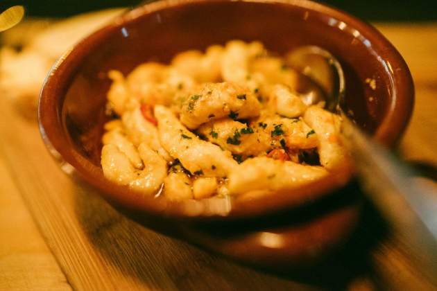 Gambes amb llimona i all / Foto: Unsplash Gambes amb llimona i all / Foto: Unsplash