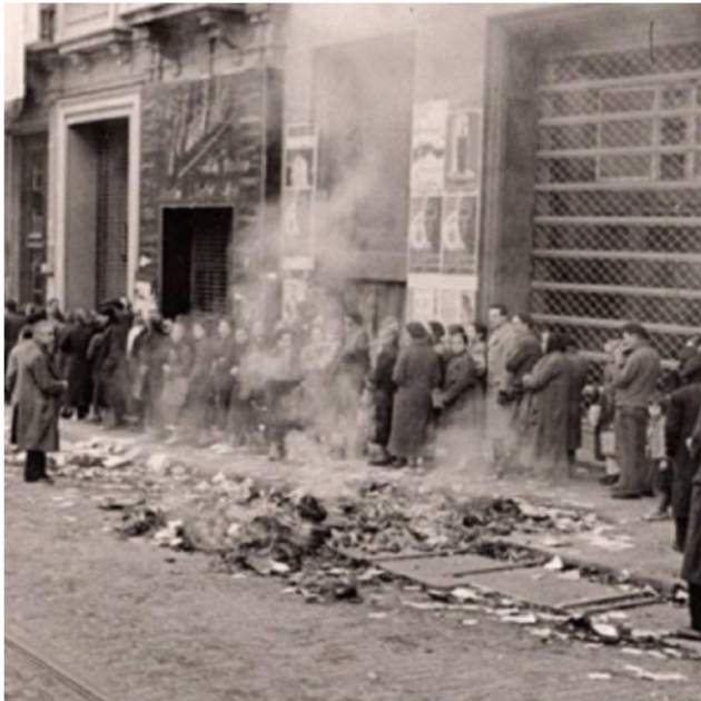 Cues de racionament. Barcelona (1939) / Font: The Spanish Civil War Cues de racionament. Barcelona (1939) / Font: The Spanish Civil War