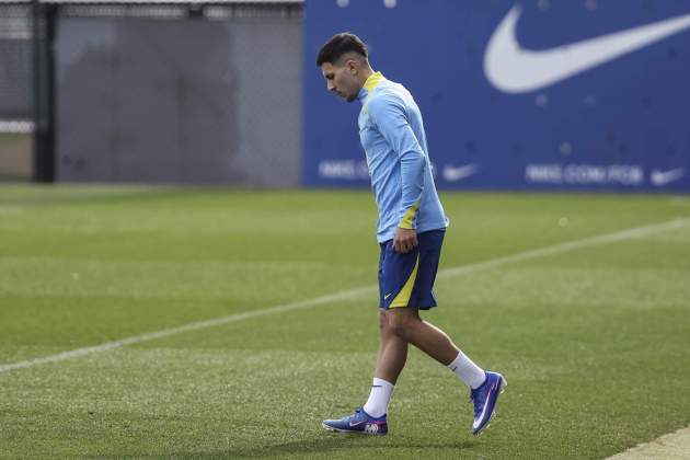 EuropaPress 7295405 roony bardghji during the training day of fc barcelona ahead the spanish EuropaPress 7295405 roony bardghji during the training day of fc barcelona ahead the spanish
