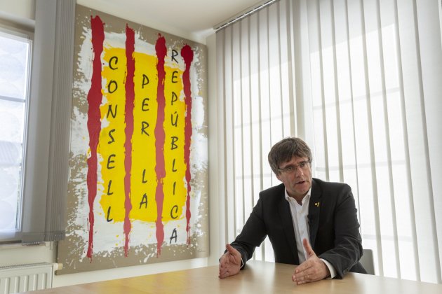 Carles Puigdemont a la Casa de la Republica a Waterloo - Sergi Alcàzar