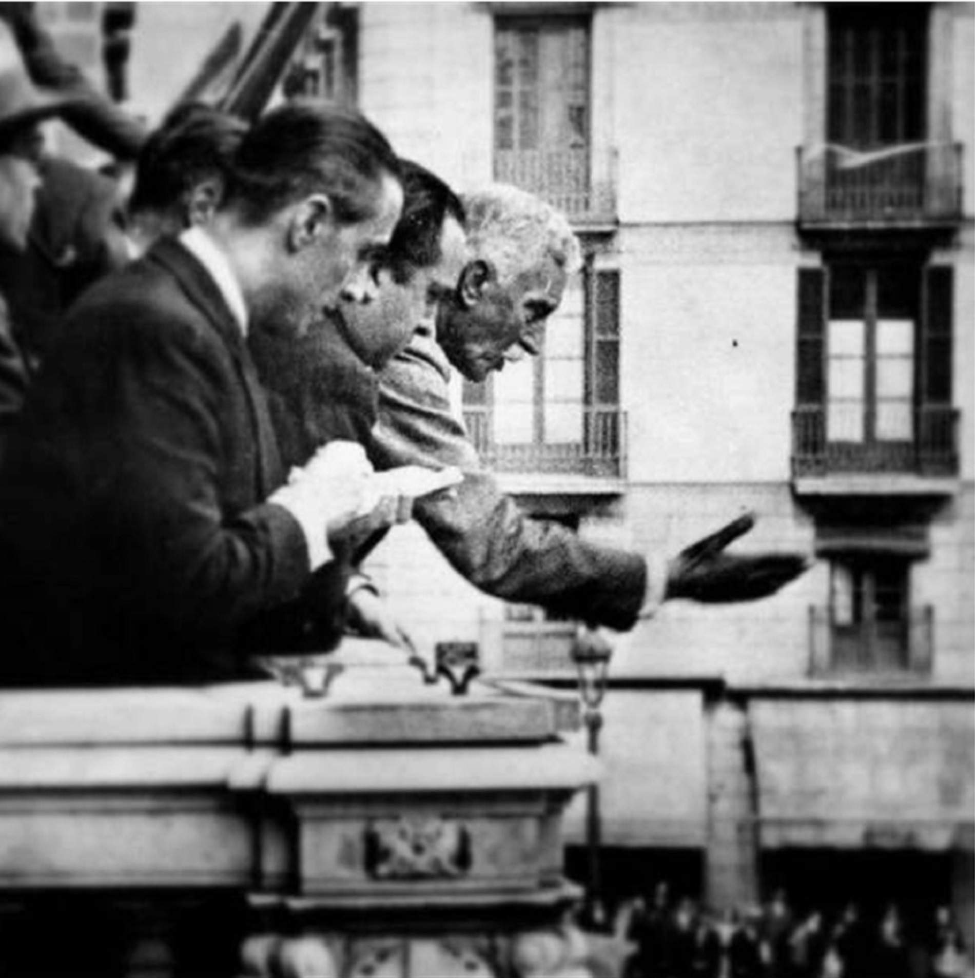 Francesc Macià, el 14 d'abril de 1931, proclamant la restauració de l'autogovern. Font Fundació Irla Francesc Macià, el 14 d'abril de 1931, proclamant la restauració de l'autogovern. Font Fundació Irla